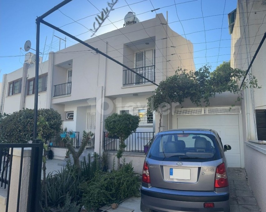 Kıbrıs Girne Lapta'da satılık özel havuzlu 4+1 villa
